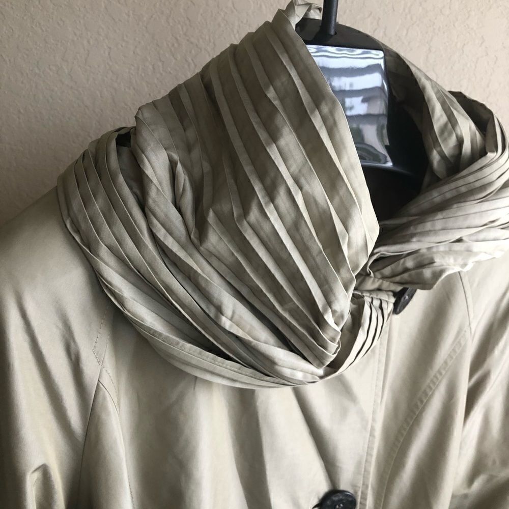 Gallery vintage beige raincoat size XL